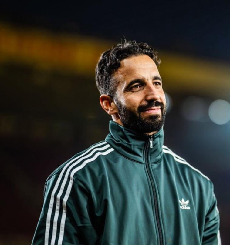 加纳乔、安东尼踢边翼卫的想法，可以结束了

天空体育采访阿莫林，阿莫林的答案是不