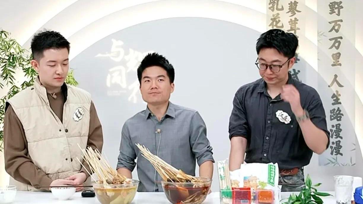 惊喜！宇辉闪现直播间，同大家分享后续直播行程，暖心互动选品
