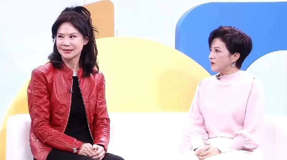 婉君的变化好大。
尤其是大婉君，变成了另一个人。
发现但凡做过脸部填充的明星，到