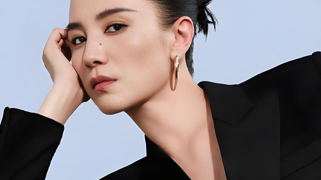 宋佳：时尚界的璀璨明星：有型又有气质，都市女郎的智性穿搭