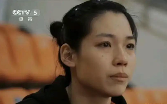 蔡斌有何感想？排管中心如何解释？庄雨珊面对镜头痛哭！

女排队员庄雨珊在接受采访