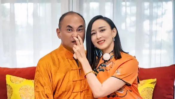 胡静豪门生活超得意：婆婆设儿媳做屏保，老公“耙耳朵”自侃家庭地位低