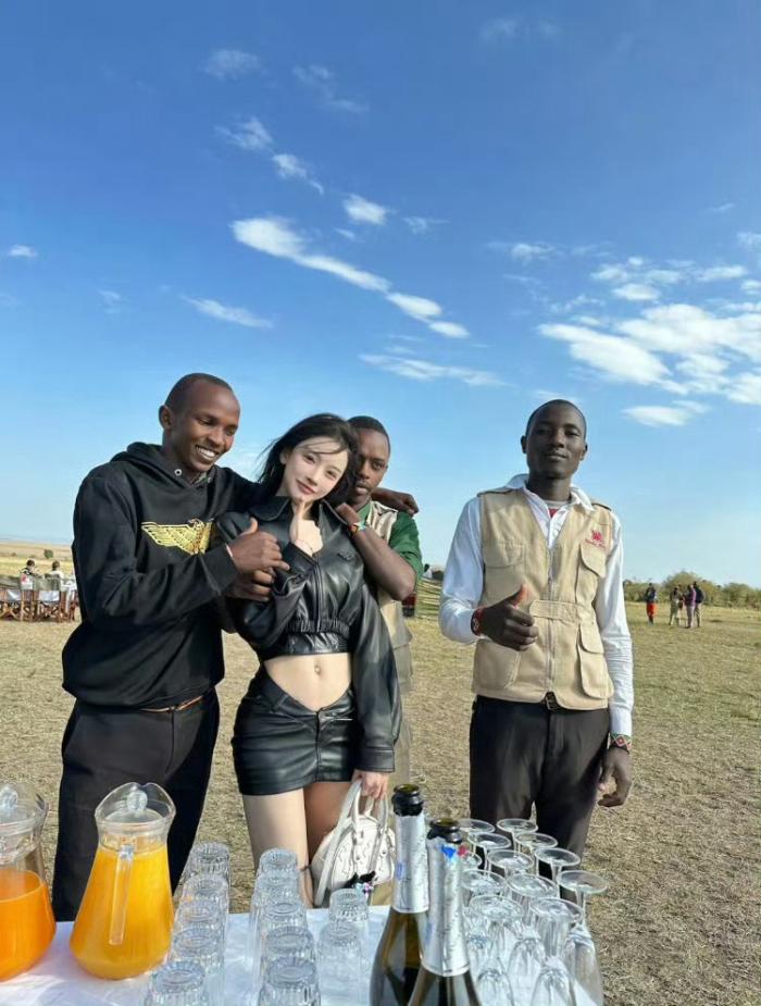 不懂就问，他真有这么开心吗？