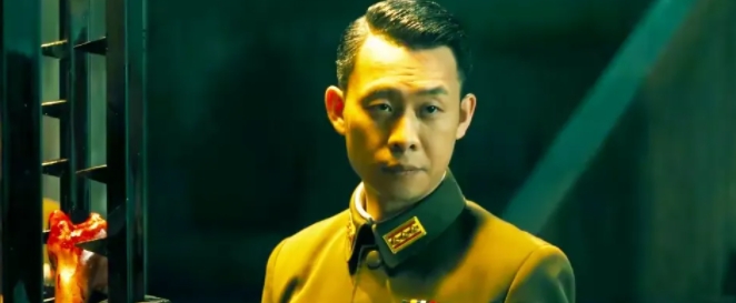 电影《刀尖》带来了一种强烈冲击，仿佛比刀还要坚硬。
其可贵之处在于，它勇敢地直面