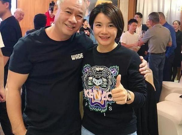 1993年，李宁和陈永妍结婚。可婚后6年陈永妍都没有怀孕，不禁埋怨:“都是你不行