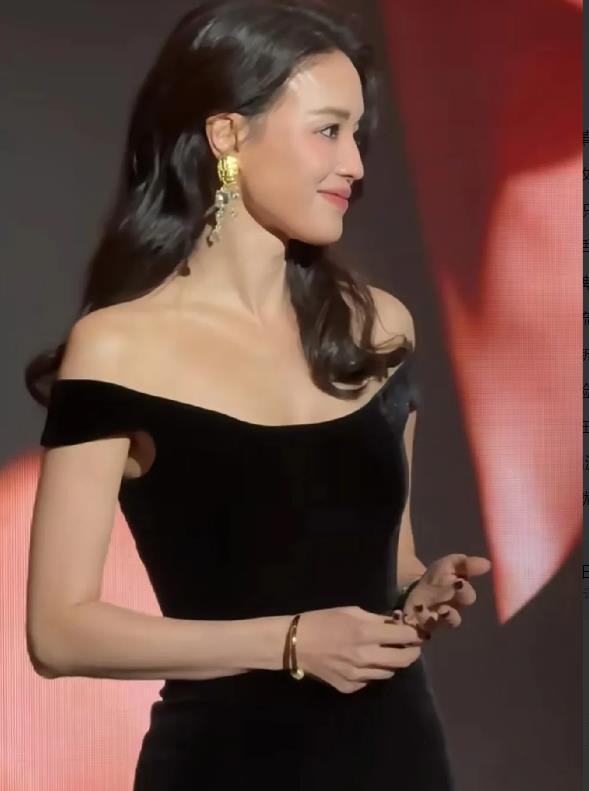妈耶，她怎么不会老？

舒淇才是逆生长，48岁，体重不过百，该多自律才这么美丽呀