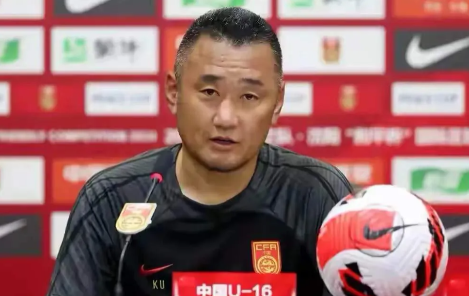 U17国足2-2韩国队！日籍主帅上村健一说了这3句话，令人瞬间点赞……
1、换人