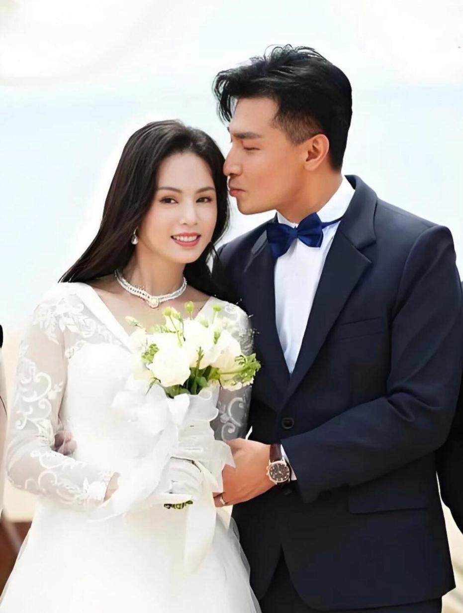 李若彤：58岁婚纱照，幸福光芒闪耀全网