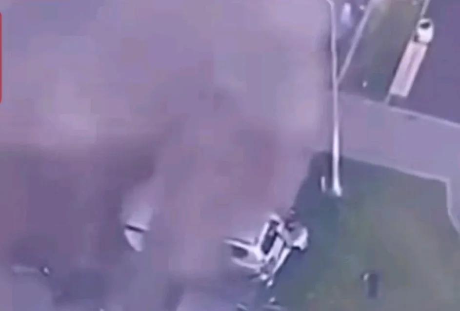 
莫斯科航空街77号发生大爆炸，2人死亡4人受伤。现场损失惨重！几辆汽车的玻璃震