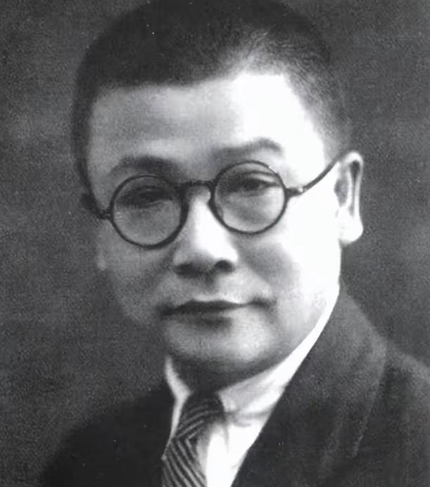 1940年，李克农在出门时，故意喊来一个由特务假扮的黄包车夫，随后坐上他的黄包车