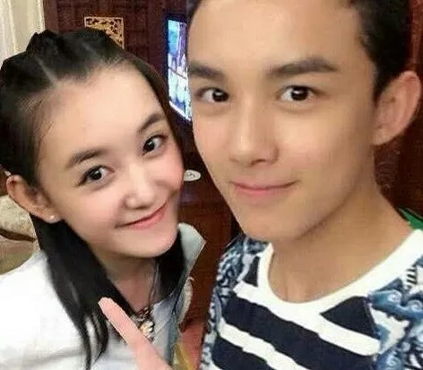 13岁的吴磊对11岁的蒋依依说：“等会我是真的亲你喔，你要做好心理准备。”蒋依依