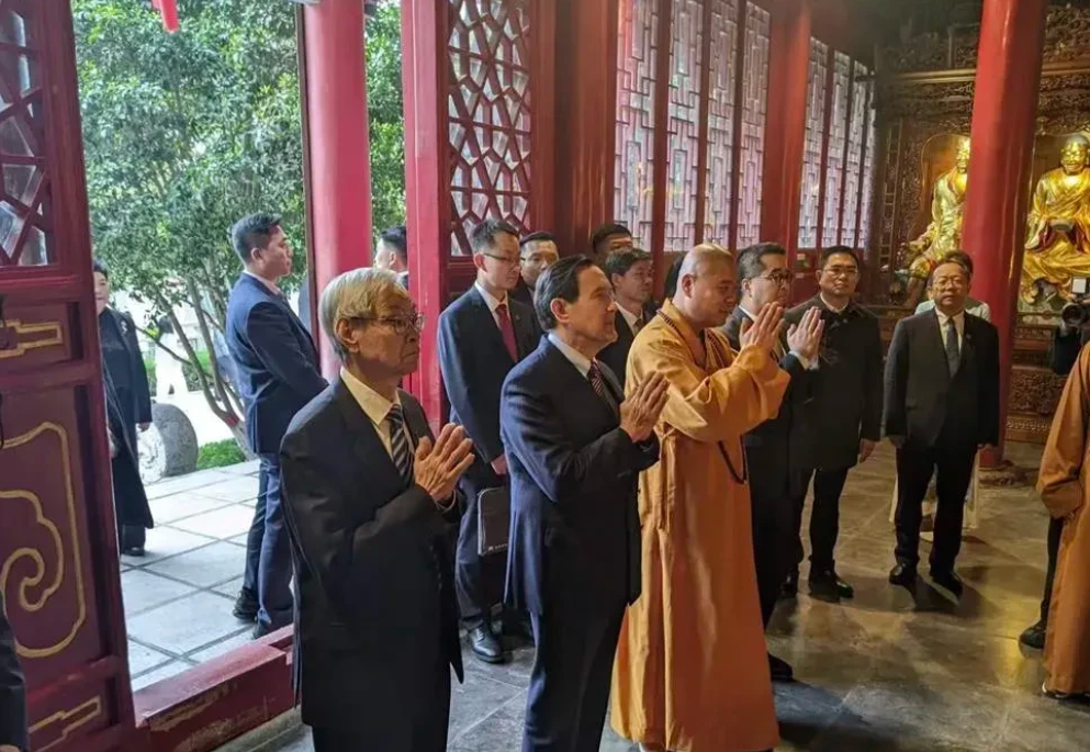 马英九为何选择参访法门寺？

马英九今天下午率大九学堂青年学子一行参观西安法门寺