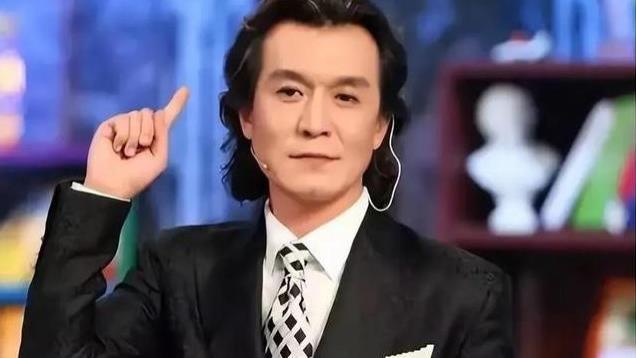离世四年，回头再看遗孀哈文的选择，才知道李咏到底有多聪明