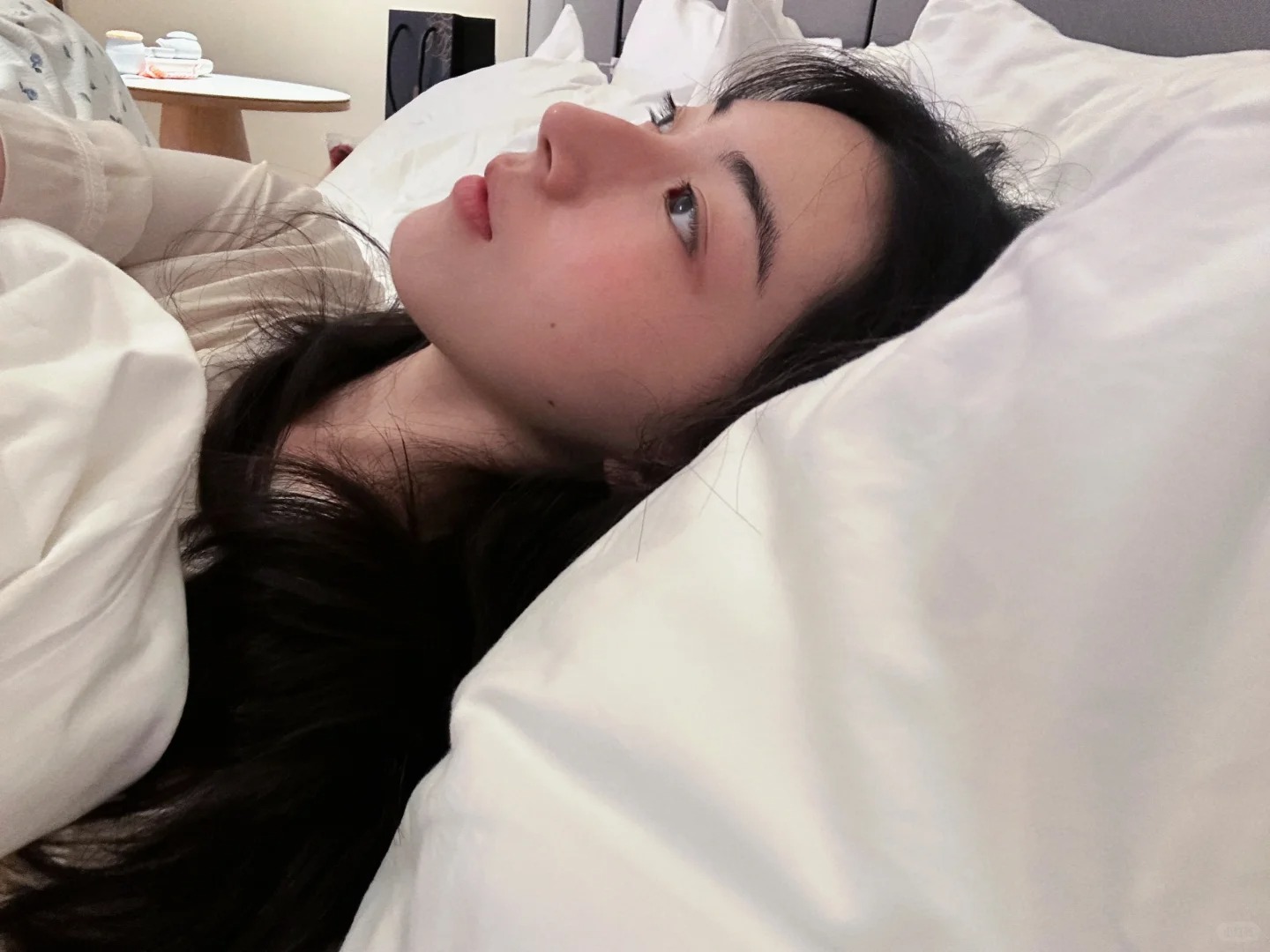 原来睡在旁边是这个视角…
