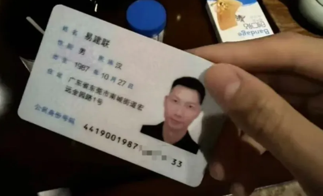 易建联究竟动了谁的奶酪，不用猜测阿联一定得罪了不该得罪的人。
易建联做为一个知名