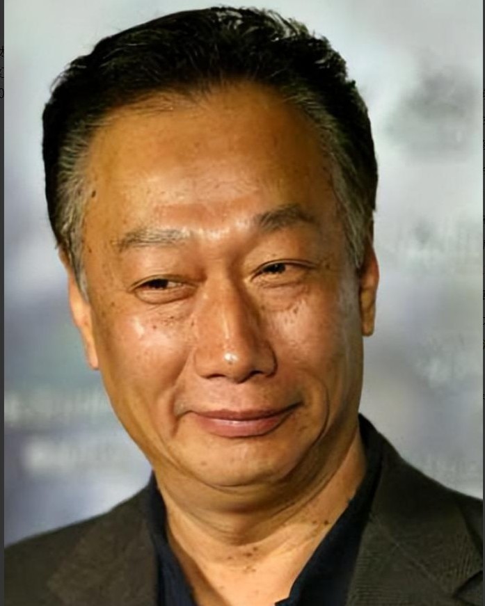 富士康创始人郭台铭最近关于两岸关系的言论引发轩然大波。他公开声称，如果两岸发生冲
