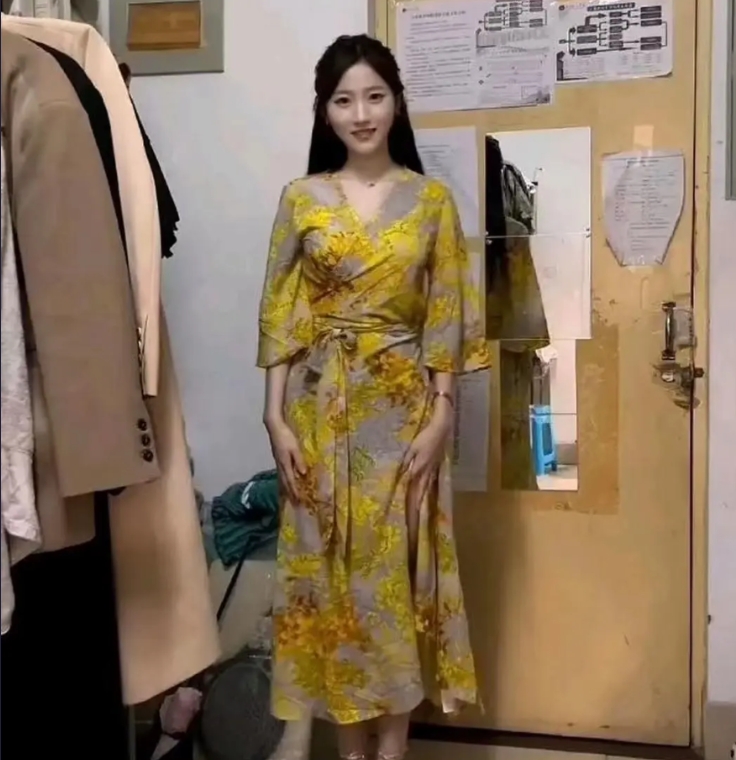 看背景，这是哪个大学