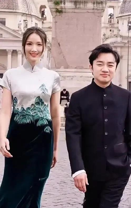 李亚男和王祖蓝走到一起，很多人第一眼看到都直挠头。李亚男身高出众，1米75的大高