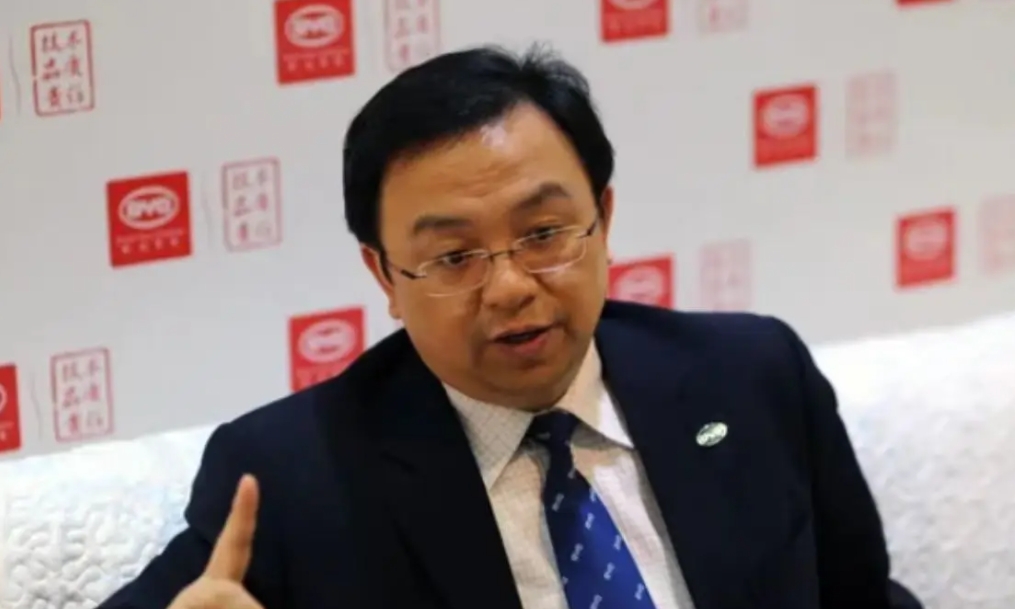 若事情再不改变，王传福真要青史留名了。
我前几天问过一个合肥工厂的比亚迪员工，他