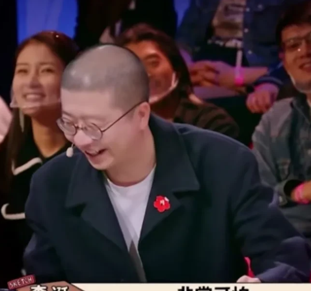 李诞:“我爹是警察。”马东不明白:“所以呢？”

李诞解释着:“非常的可怕，在一