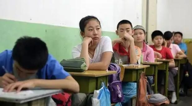 当我们讨论学生是否会在游戏消失后全身心投入学习时，这个问题的答案并不像我们想象得