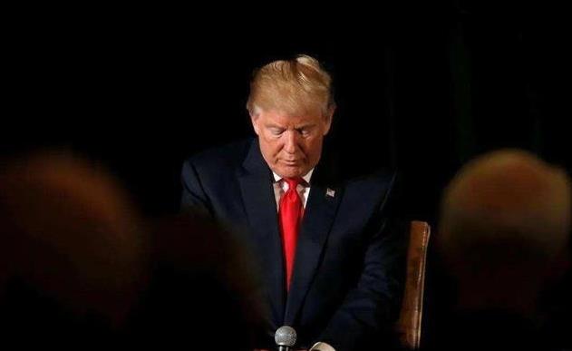 特朗普刚刚宣布胜利，美国就乱了！
特朗普这一次可以说是强势回归，因为他不仅当选了