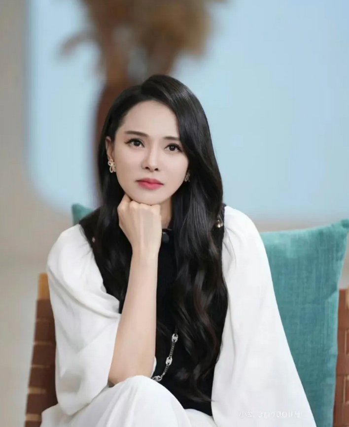 伊能静在一次演讲中说，儿子小时候吃饭一直比别人慢，当时很奇怪，为什么儿子吃个饭吃