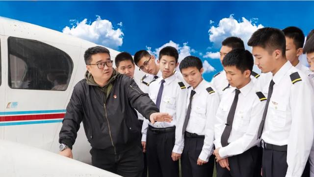 近三年空难死亡人数对比：22年229人，23年115人，24年惊到我了