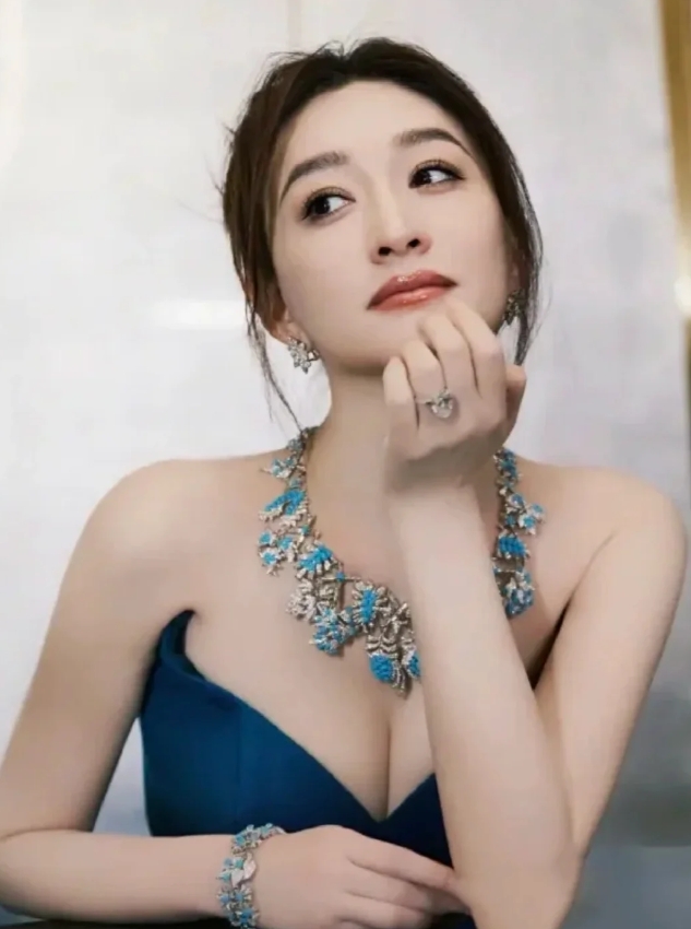 终于明白为什么男闺蜜砸下5亿为她发狂了