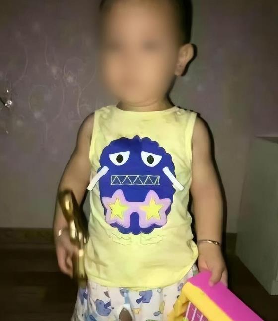 “这不是邻居，是恶魔！”四川，2岁男童凭空消失，警方多方调查无果。男童的父亲梦见