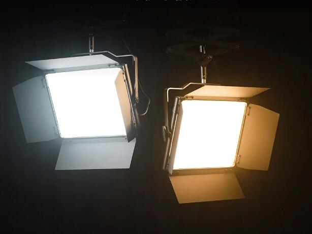 神牛 P120D / Bi LED 影视平板灯发布，该影视灯支持 5 台串联使用