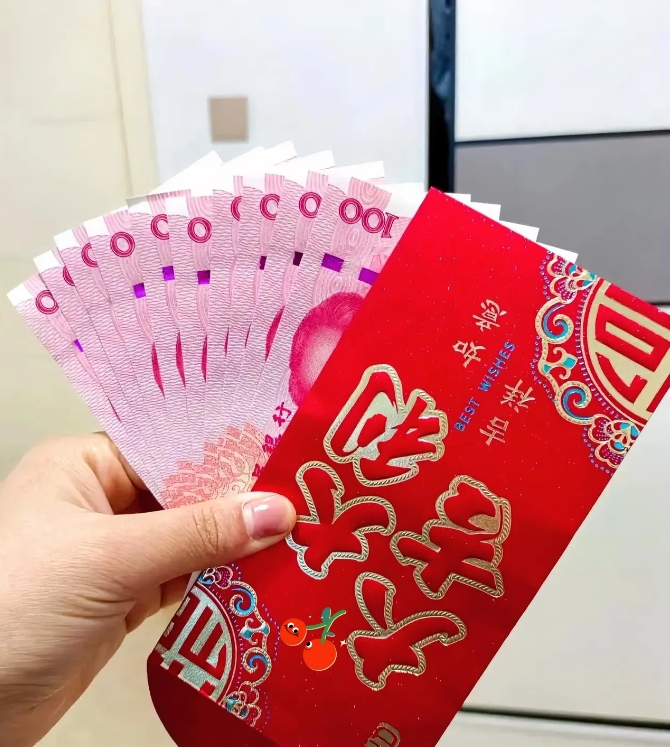 家人们救命！侄子头回带女朋友回家，我这当长辈的，给女孩一千红包，我拿不准，问问给