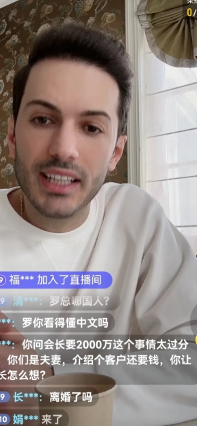 今天看了一会儿罗兰多的直播
笑坏了。。。
于文红都不要他了，他还在那示爱，说要等