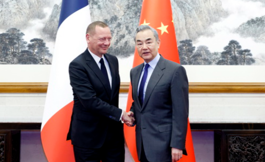 博纳访华最后一天，王毅向法国交底，法方这次把话说很漂亮！

法国总统外事顾问博纳