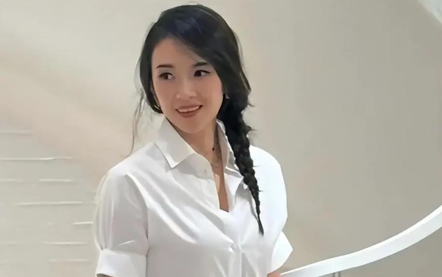 章子怡在珍珠城豪买价值百万的珍珠，在《酱园弄》杀青宴上感谢导演陈可辛给予她机会，