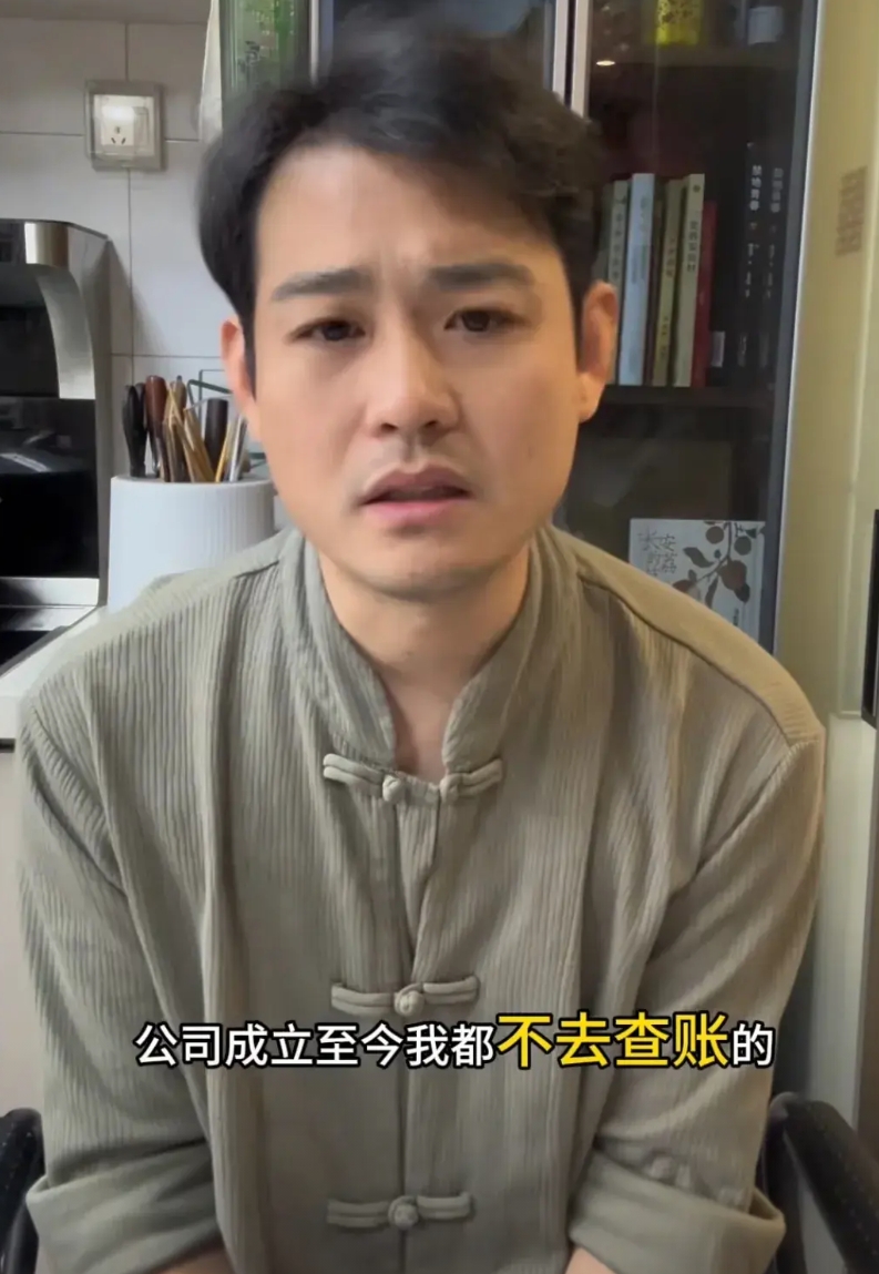 相声演员玉浩发长视频说明“卢鑫玉浩”裂穴原因，原来是因为卢鑫挪用公司款项转到个人