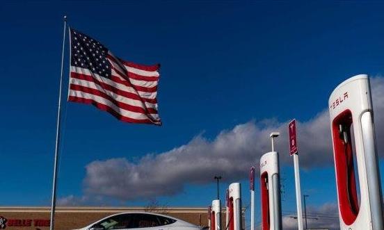 美国在闭关锁国的道路上，正在越走越远！
美国商务部正计划出台一个新的规定，禁止把