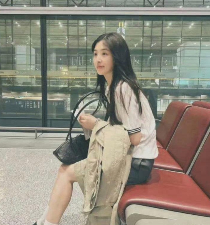 35岁的张含韵还是那个酸酸甜甜的小女生