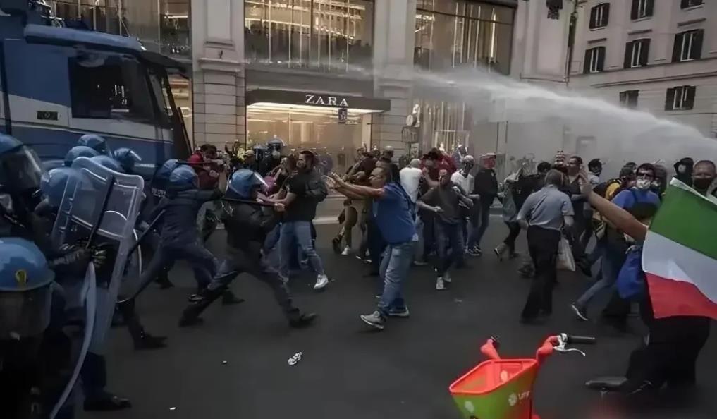 意想不到！美国民众又”造反了！而且居然是因为刚刚上台的特朗普！

特朗普刚刚在美