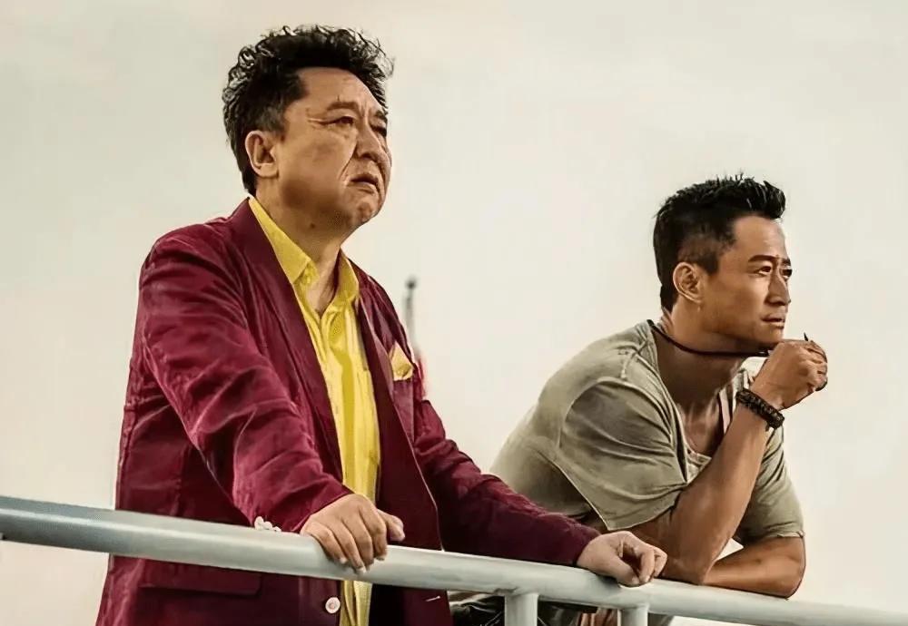 2015年，吴京投资1.5亿拍《战狼2》，他致电于谦：谦哥，我想出80万请你演个