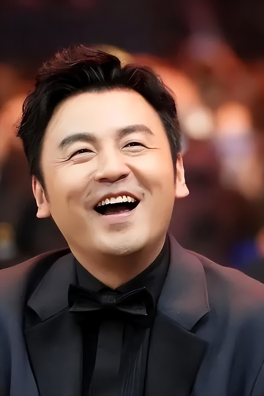 演员，雷佳音说，上学那会儿，早恋，学习一下子就垮了，满脑子都是她，老师家长一致决