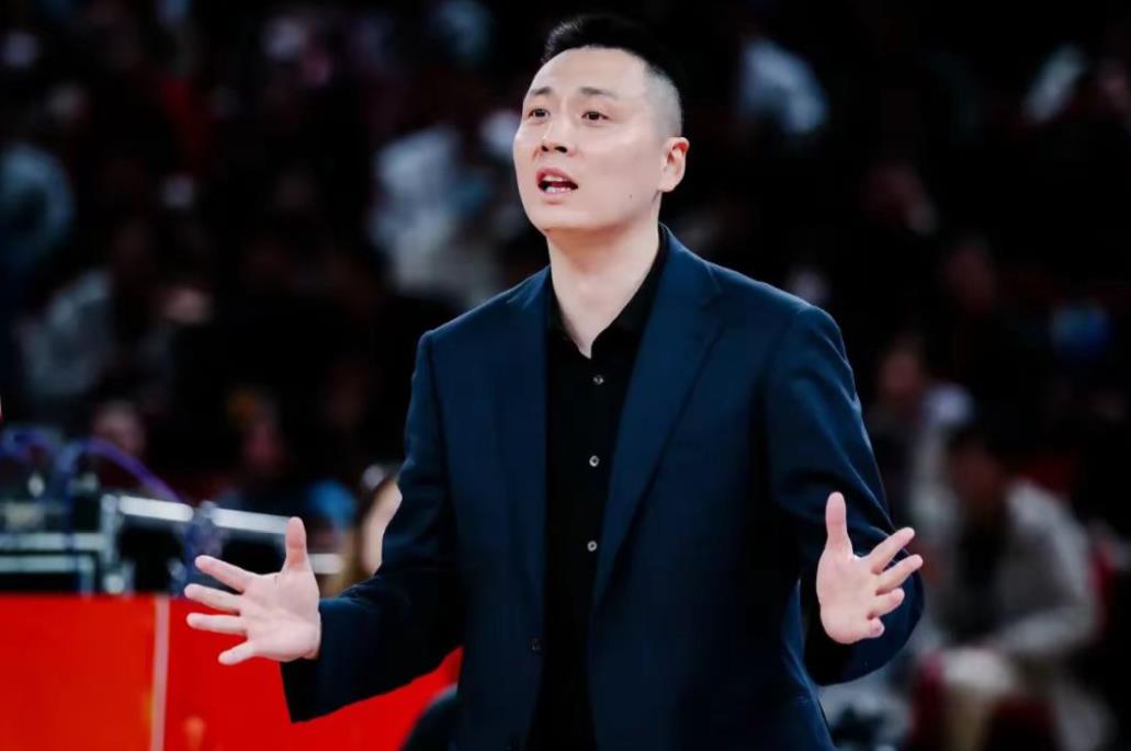 首届CBA俱乐部杯夺冠，上海久事大鲨鱼男篮创下3大历史！
1、上海久事大鲨鱼男篮