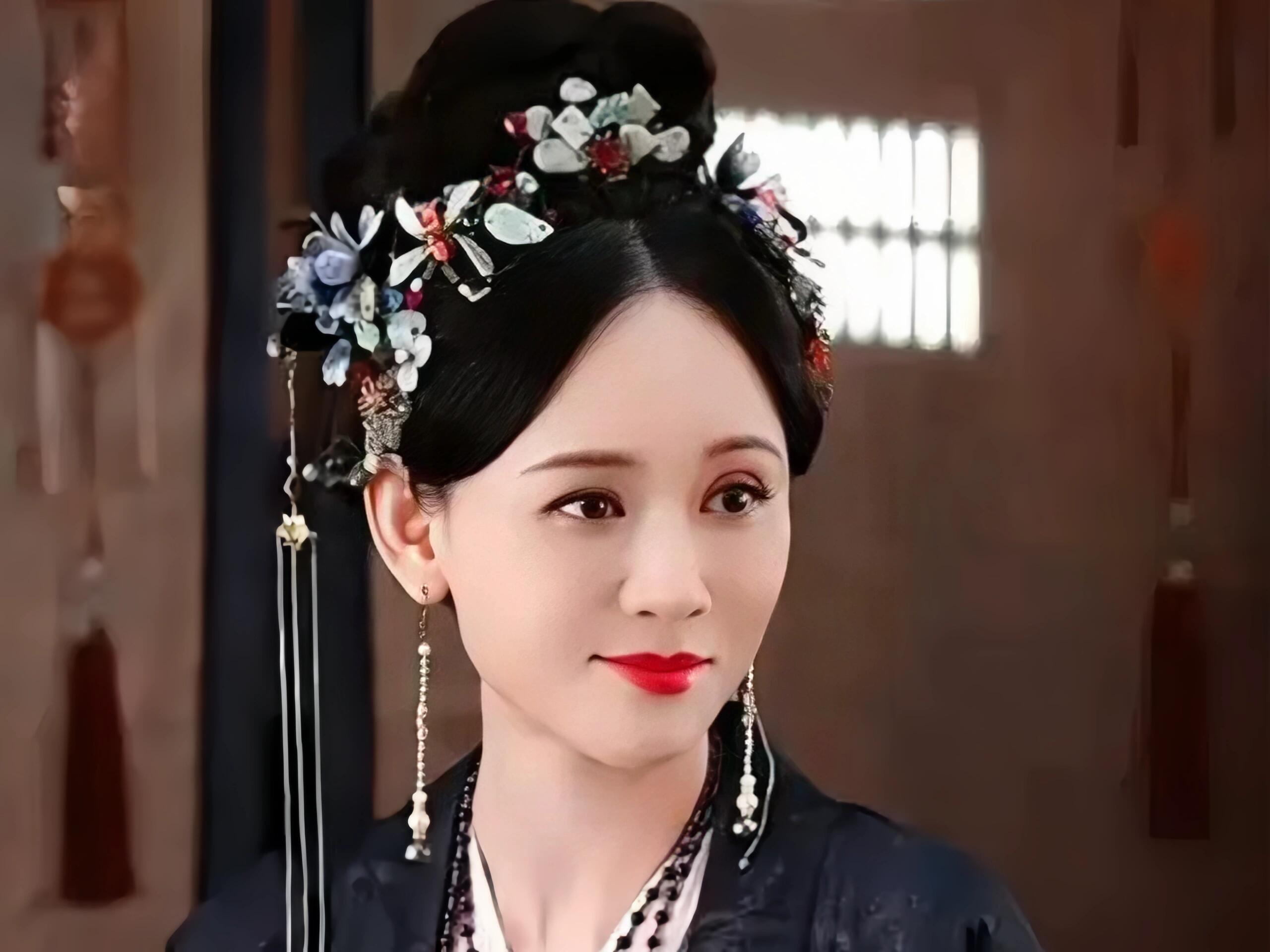她，前脚拿下“金扫帚”奖，后脚登顶“妈圈