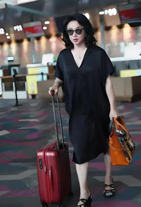 金星这是看着自己在国内发展无望，准备开始告“洋状”了吗？

近日，金星在接受法国