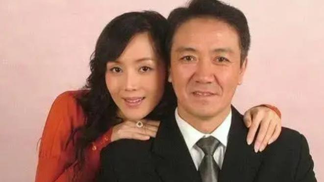 放弃24年原配，迎娶三婚小娇妻，继子成为骄傲，亲儿子却让他苦恼