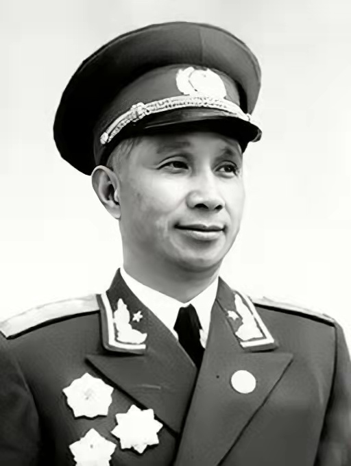 无论是纸媒，还是网上，从来没有听人非议粟裕，说粟裕的坏话。给人的感觉，粟裕就是一