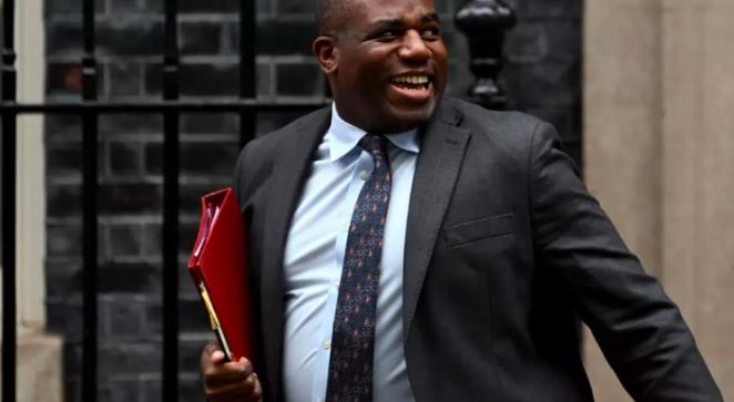 英国外相访华结语称与北京要多多外交。

英国外交大臣戴维·拉米周六在结束对中国的
