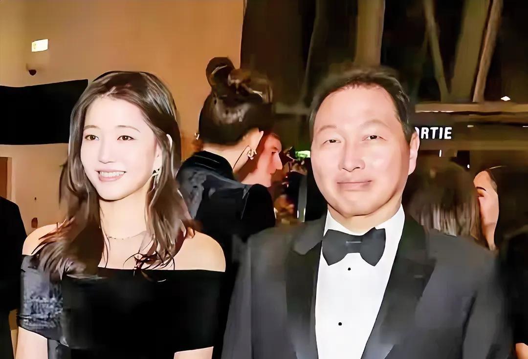金熙英的人生堪称现代版“灰姑娘”传奇，她凭借独特魅力与高明手段，从平民一跃成为韩