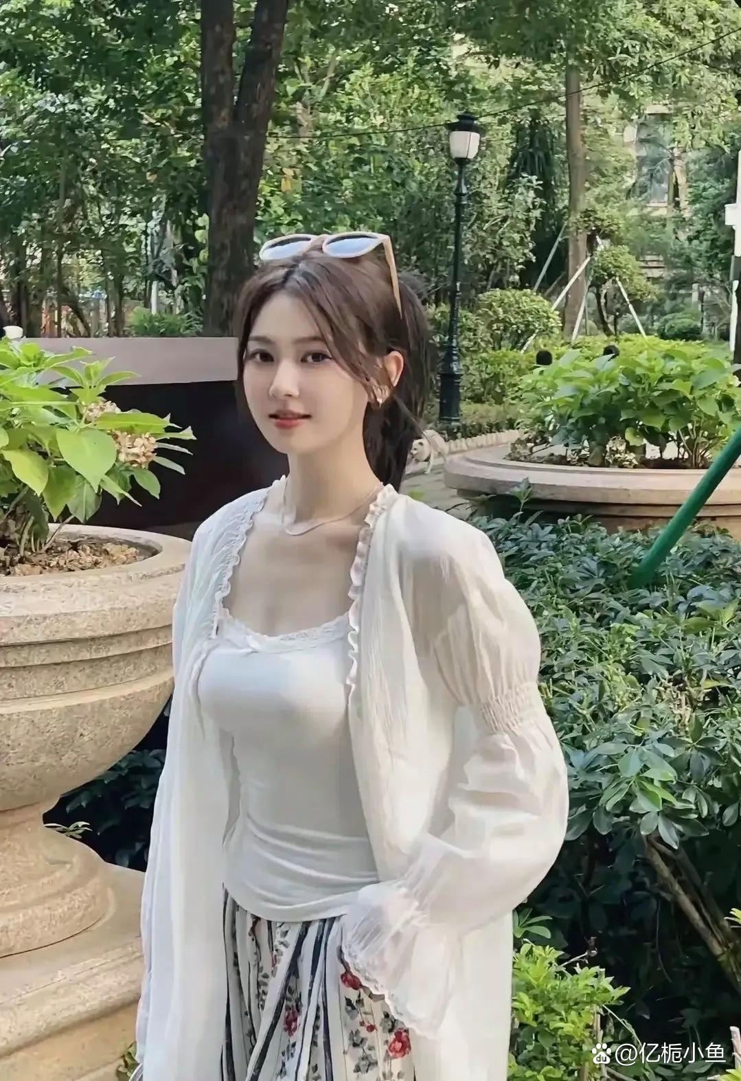 今日份的公园散步，阳光正好，微风不燥。