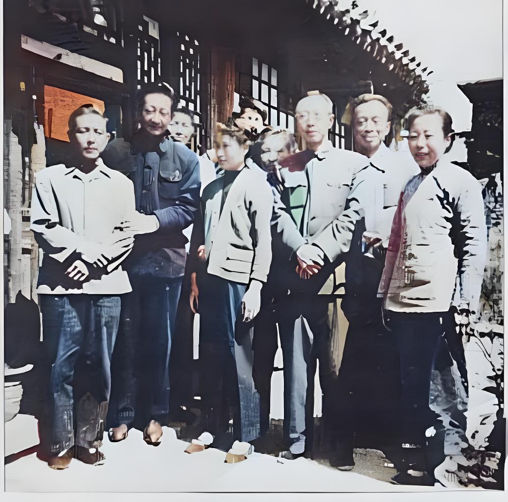 溥仪夫妇在五妹韫馨家